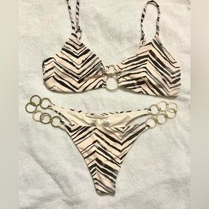 Beach Bunny bikini set- sz XL/DD